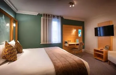 Otel Oyo The Cumberland Near Community Hospital 3*