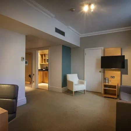 Otel Oyo The Cumberland Near Community Hospital 3*