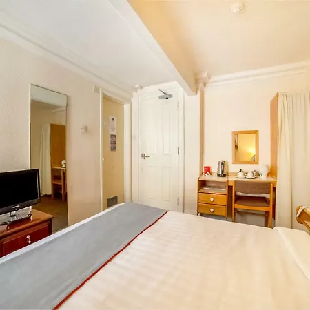 Отель Oyo The Cumberland Near Community Hospital 3*