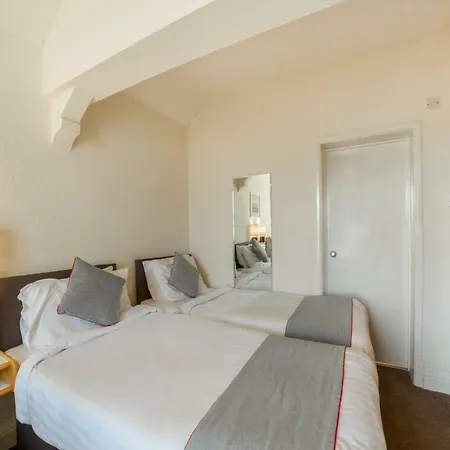 Oyo The Cumberland Near Community Hospital Hotell