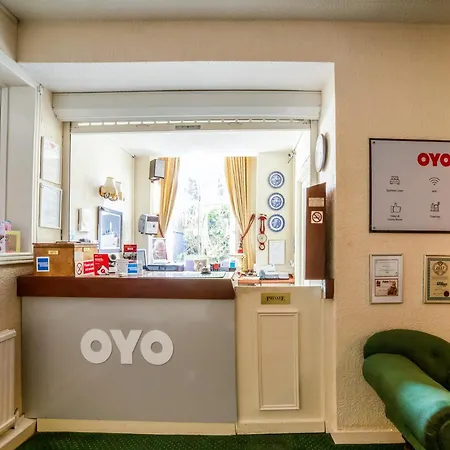Hotel Oyo The Cumberland Near Community Hospital 3*
