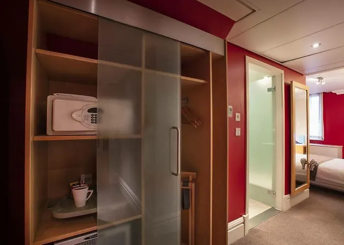 Hotel Oyo The Cumberland Near Community Hospital