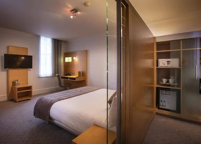 Hotel Oyo The Cumberland Near Community Hospital