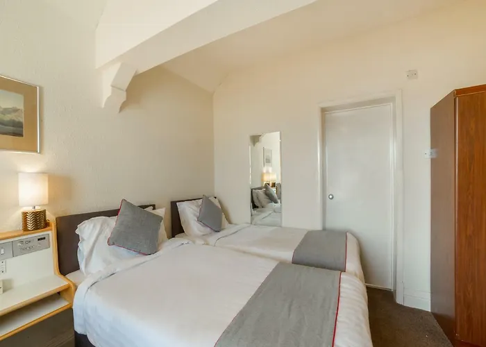 Oyo The Cumberland Near Community Hospital Hotel