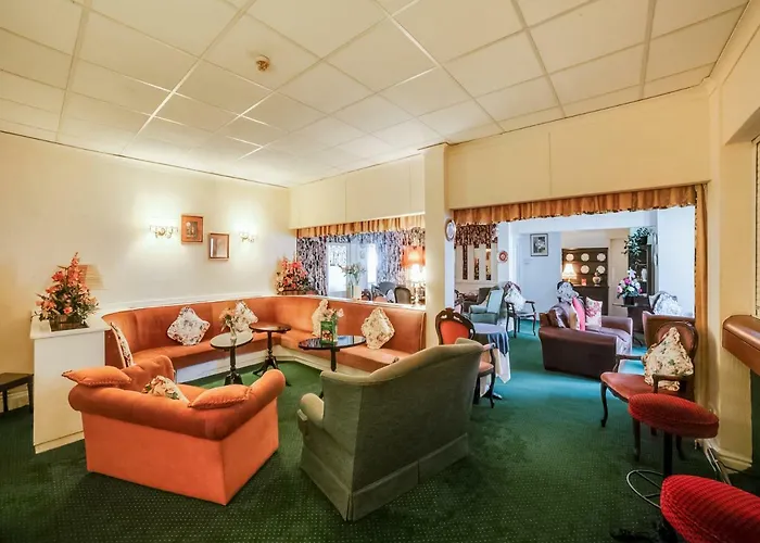 Hotel Oyo The Cumberland Near Community Hospital 3*