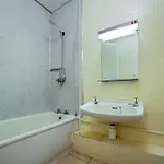 Oyo The Cumberland Near Community Hospital Hotel 3*