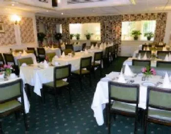 Hotel Oyo The Cumberland Near Community Hospital 3*