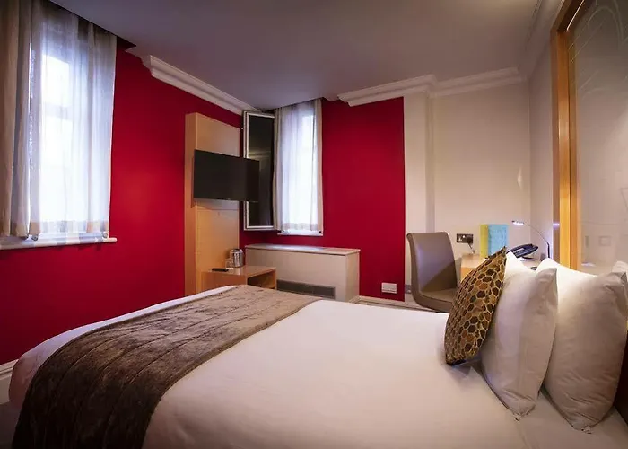 Oyo The Cumberland Near Community Hospital 3*