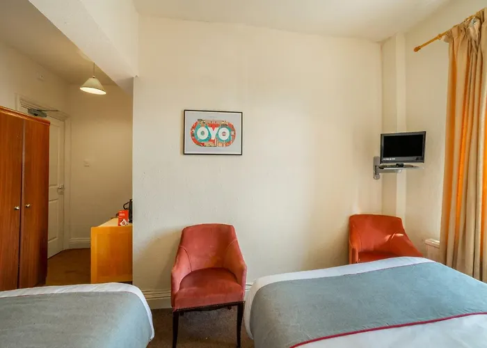 Oyo The Cumberland Near Community Hospital Hotel